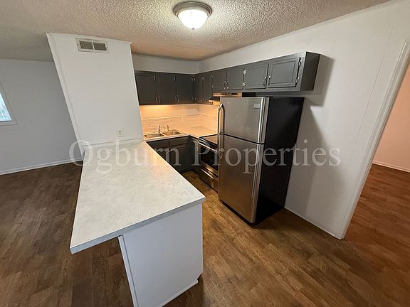 5th image of 1426 Glade St APT 3