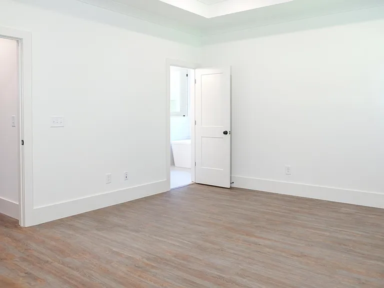 2828 Valley Rd — Photo 17
