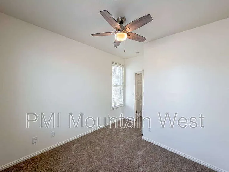443 Kent Dr — Photo 14