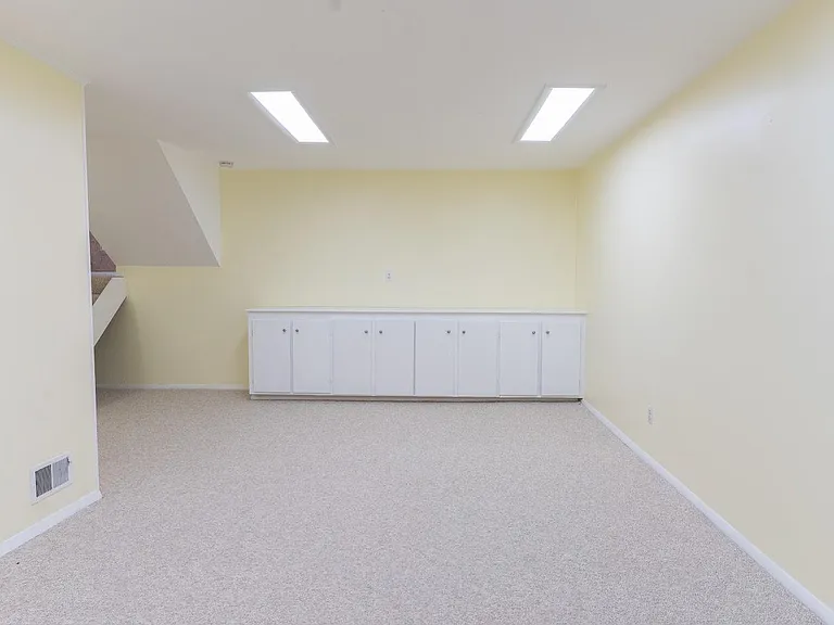 E Parkhill Dr — Photo 21