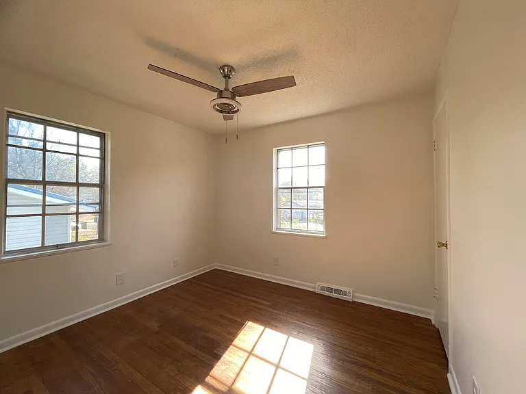 600 Eastbrook Dr NW — Photo 6