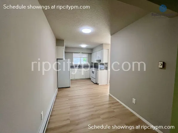 21723 SE Alder Dr APT 5, Gresham, OR 97030