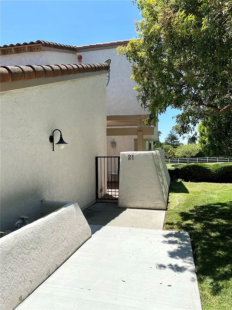 2 bed, 2.5 bath, 1884 sqft, $4,850 — Photo 3
