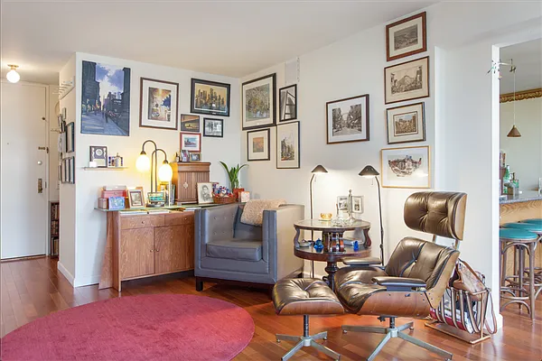 Sold by Triplemint | media 8