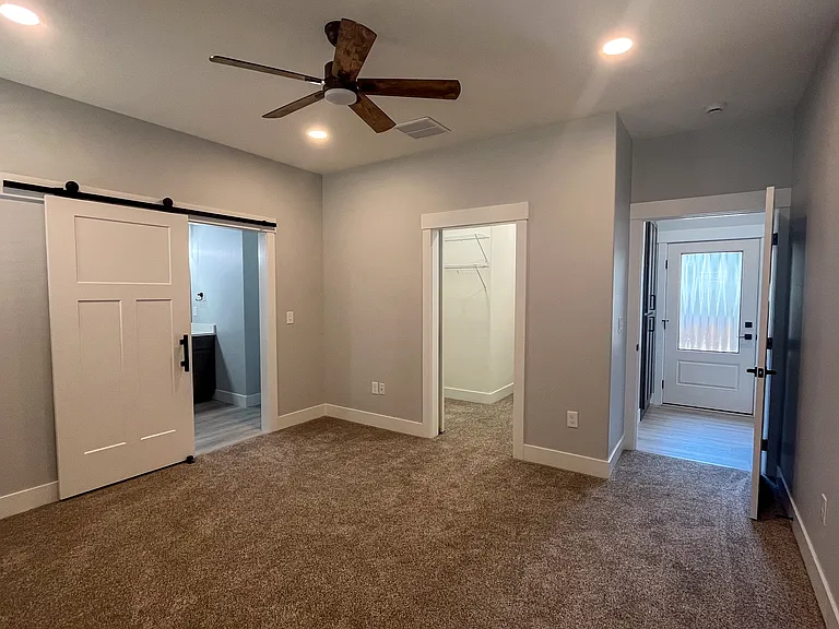 1204 W Dairy Farm Ln — Photo 23