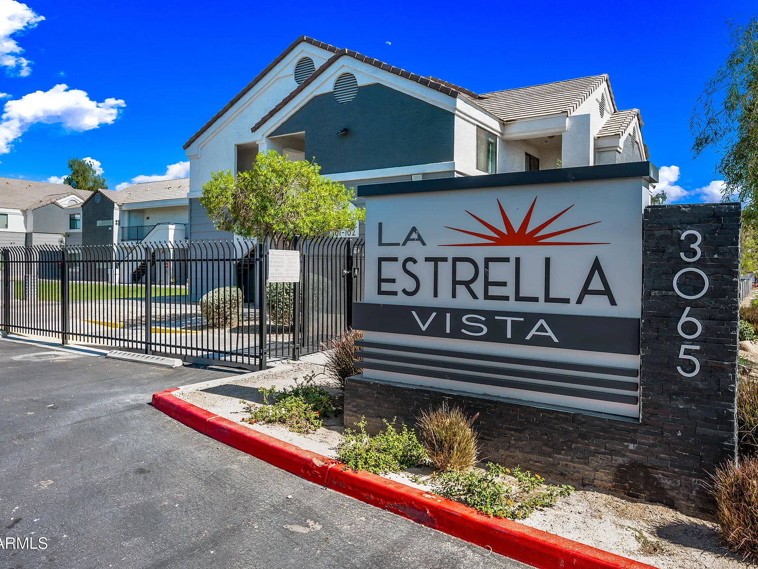 3 bed, 2.0 bath, 1067 sqft, $1,299 — Photo 4