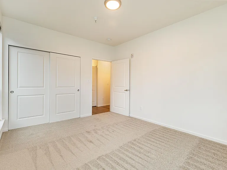 Creekside Apartments — Photo 14