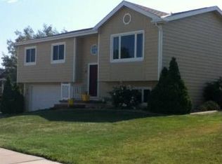 5330 NW 10th St, Lincoln, NE 68521