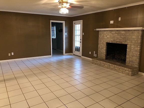 4th image of 3005 Royal Dr