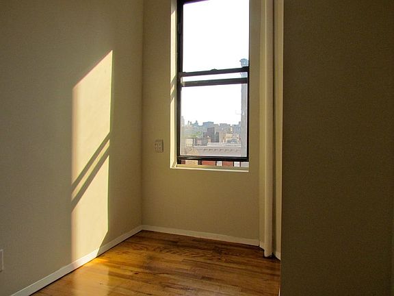 3rd image of 165 W 4th St APT 33