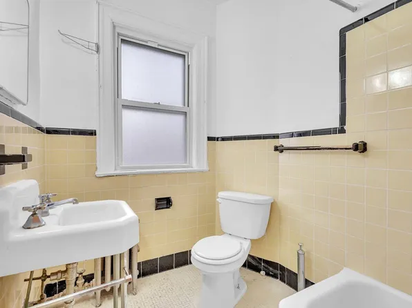 228 East 9th Street 2 image 8 of 9