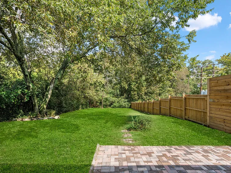 2112A Sanborn Dr — Photo 30