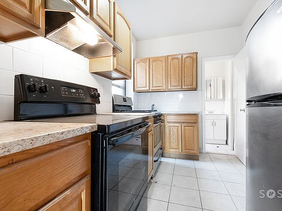 3rd image of 26 Horatio St #14B