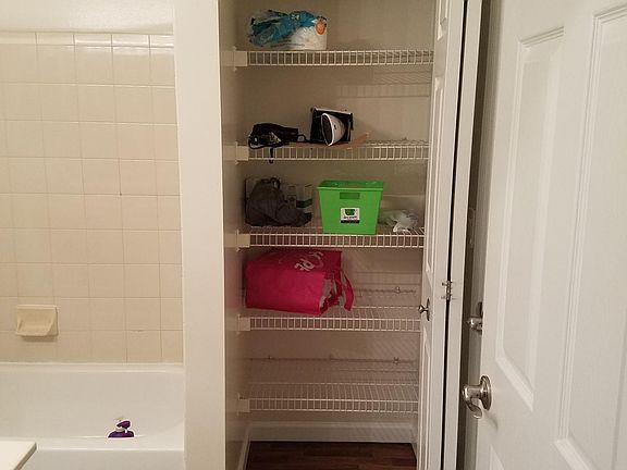 4th image of 386 Glenwood Dr APT 207