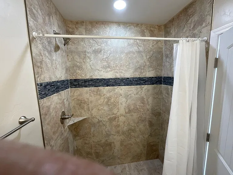 1214 E Elm St — Photo 18
