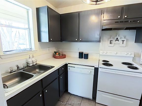 5th image of 811 San Benito Dr