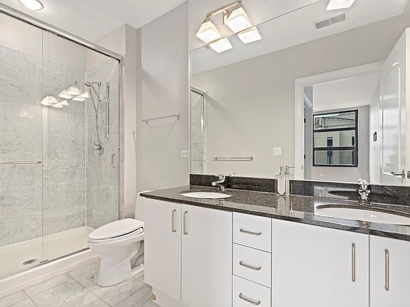 4th image of 101 W Superior St APT 803