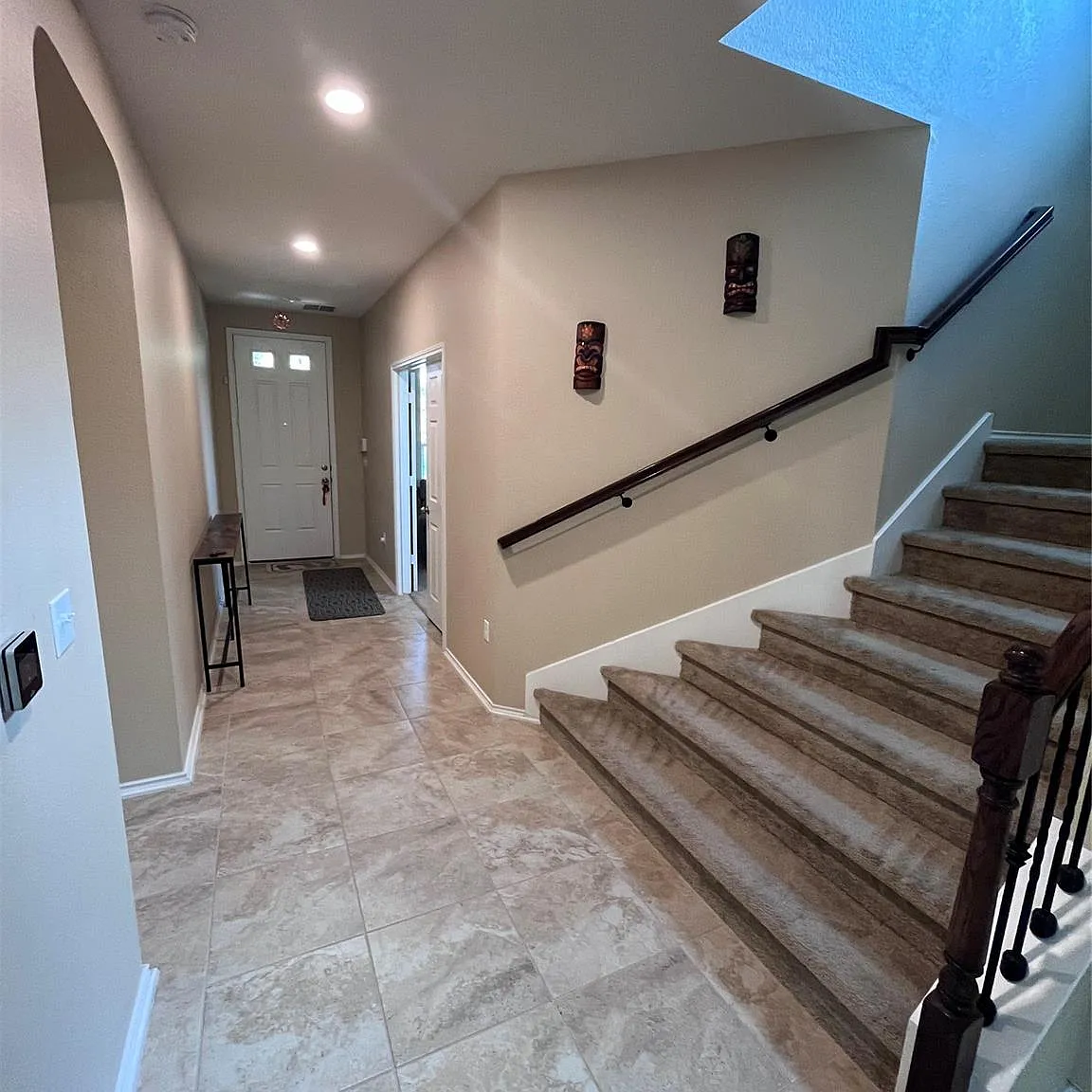 4 bed, 2.5 bath, 3030 sqft, $2,500 — Photo 2