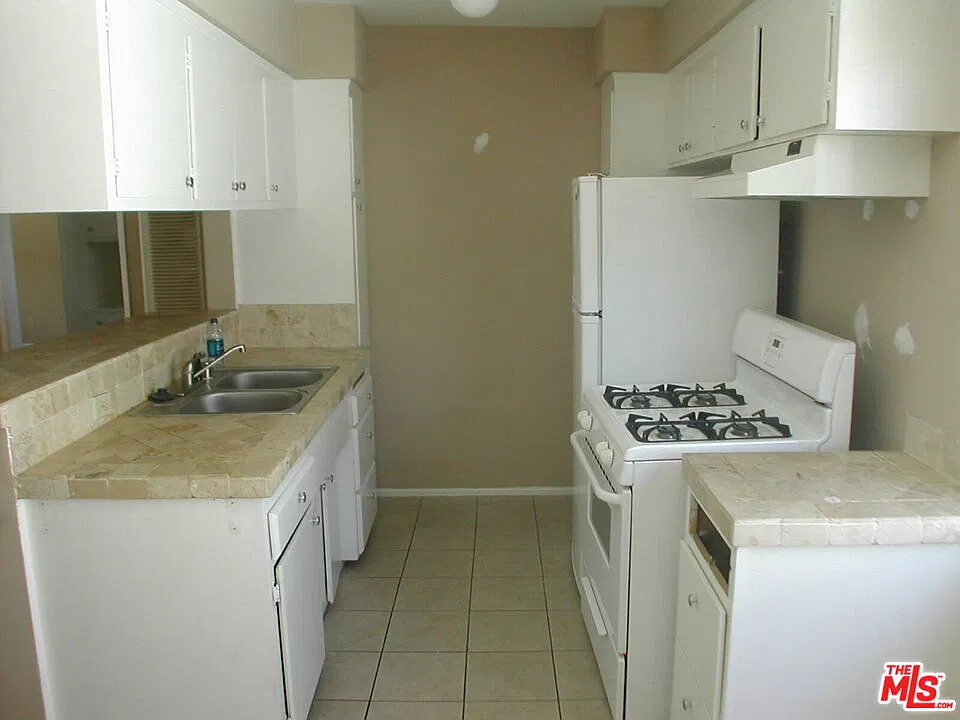 3 bed, 2.0 bath, 1400 sqft, $3,750 — Photo 4
