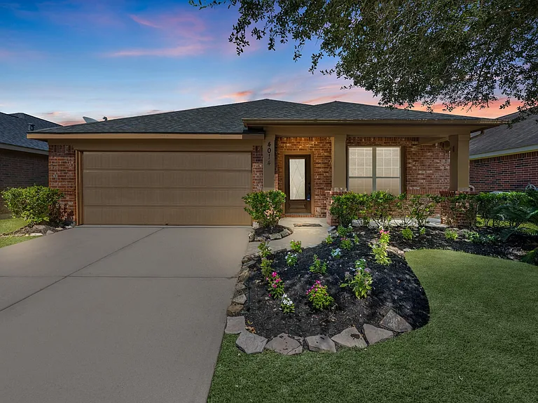 4014 Pinecrest Holw — Photo 1