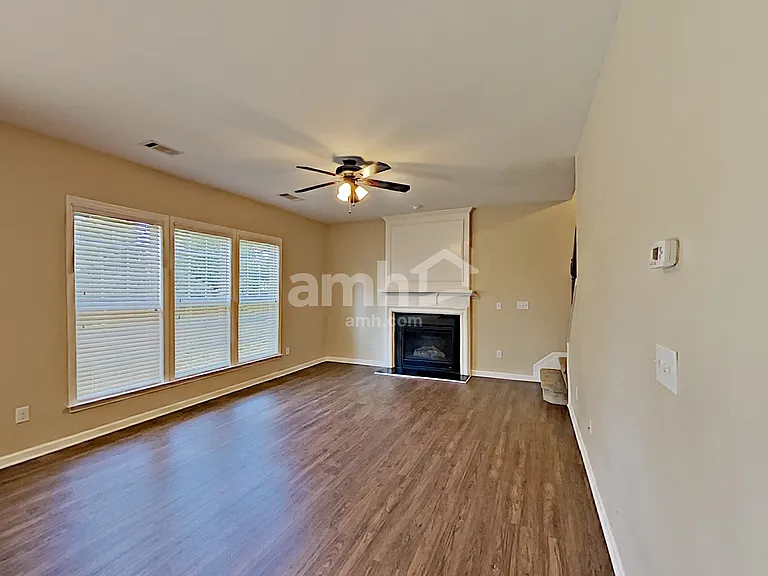 818 Poplar Ter — Photo 10