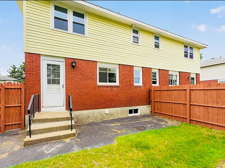 30 Commodore St #B — Photo 22