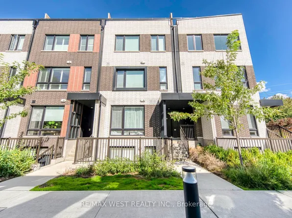 40 Ed Clark Gdns #3, Toronto, ON M6N 0B5