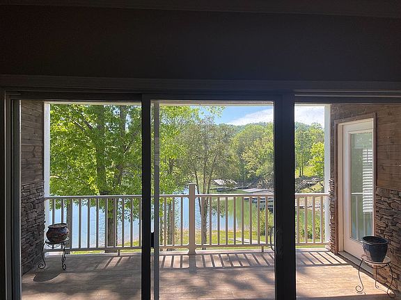 5th image of 222 Sunset Cove Dr