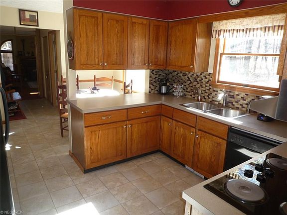 4th image of 154 Charlene Dr