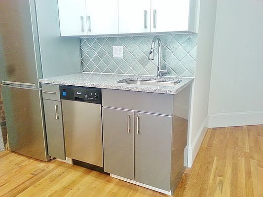 3rd image of 537 Bergen St APT 2R