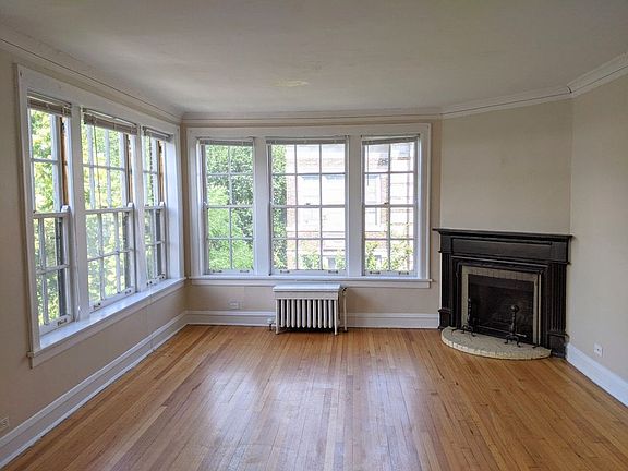 4th image of 905 Elmwood Ave Unit 11