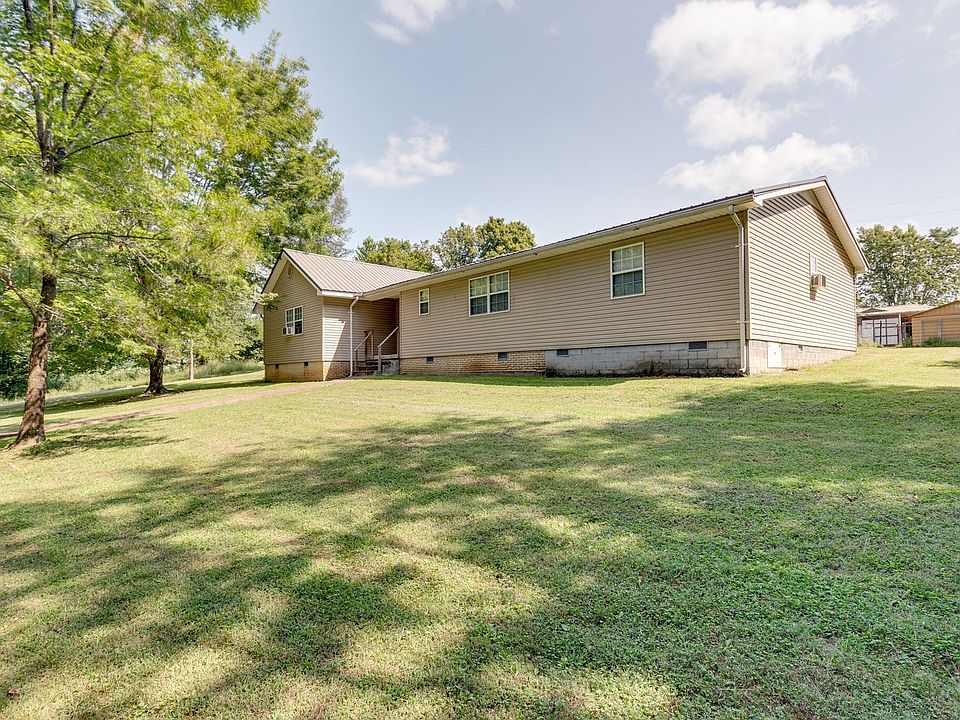 1st image of 566 Pine Cir