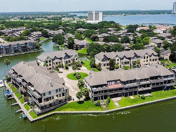 2nd image of 2720 Lighthouse Dr