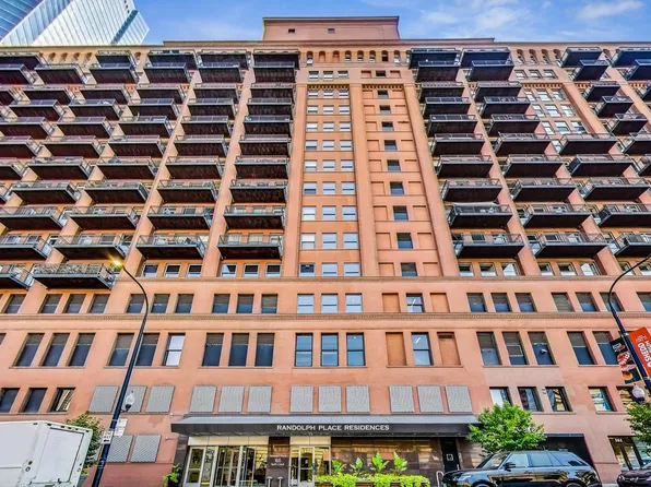 165 N Canal St APT 924, Chicago, IL 60606