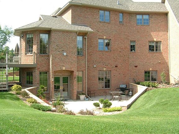 2nd image of 857 Shadyridge Ct
