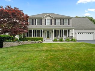 7 White Oak Ln, Quaker Hill, CT 06375