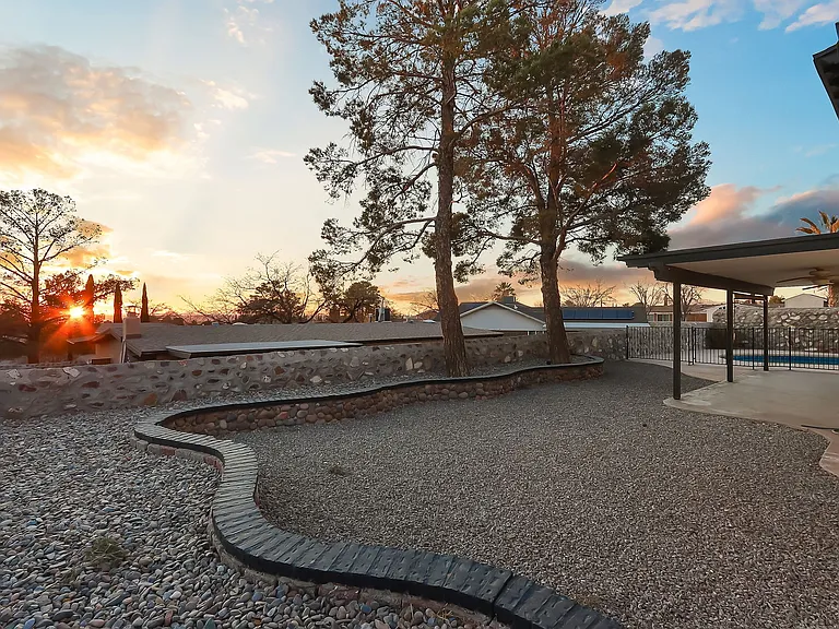 6637 Mariposa Dr — Photo 24