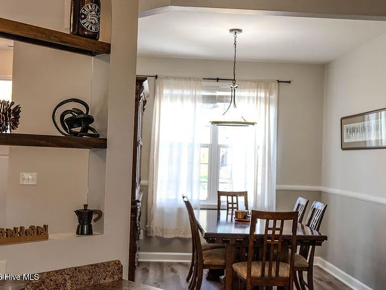 425 N Belvedere Dr — Photo 11