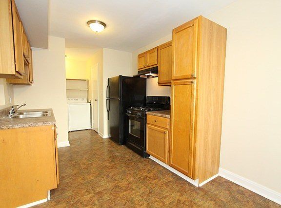 5th image of 2360 Carnation Dr
