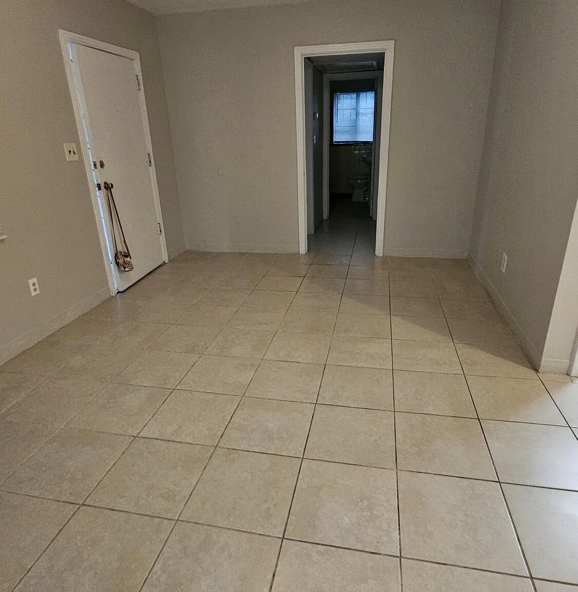 2 bed, 1.0 bath, 894 sqft, $975 — Photo 4