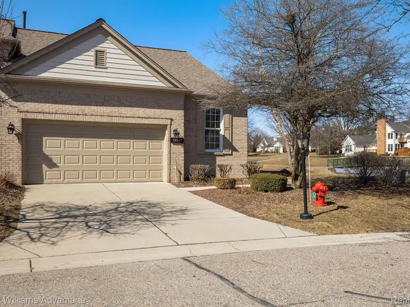 39547 Champion Ct, Northville, MI 48168