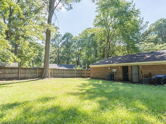 5th image of 6016 Camellia Dr APT A