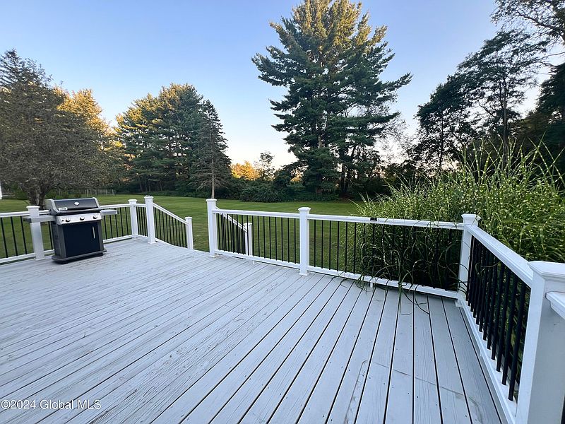 4th image of 1078 West Galway Road