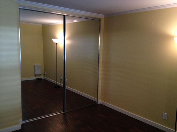 4th image of 525 W 4th St
