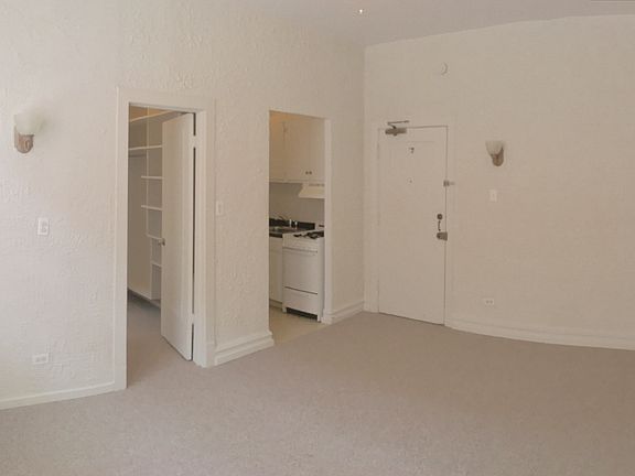 3rd image of 5727 N Winthrop Ave APT 104