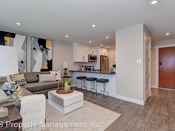 4th image of 611 Topaz St APT 1