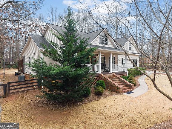 5th image of 96 Magnolia Pl