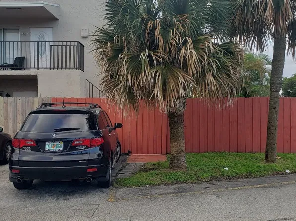 15690 SW 82nd Circle Ln APT 912, Miami, FL 33193