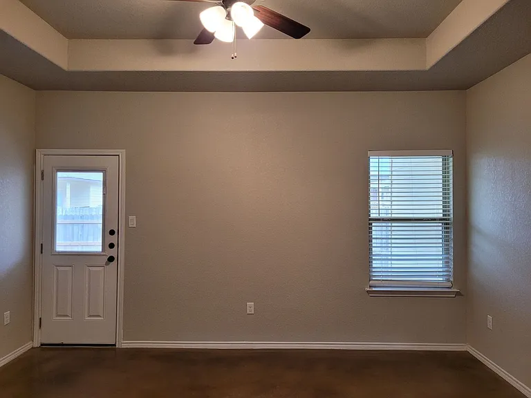1143 Stanley Way — Photo 8