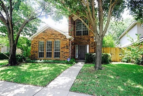 555 Village Green Dr Photo 1